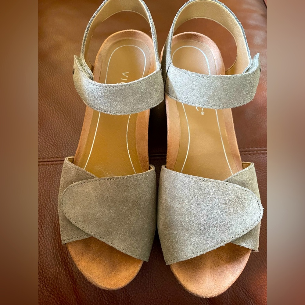 Vionic Astrid Dark Taupe